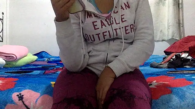 sharonlopez9611 online show from October 4, 2025, 2:46 am