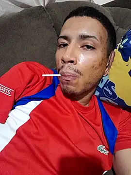 Snapshot of Mineirinho043 chatting on March 6, 2025, 1:05 am Mineirinho043 online show from March 6, 2025, 1:05 am