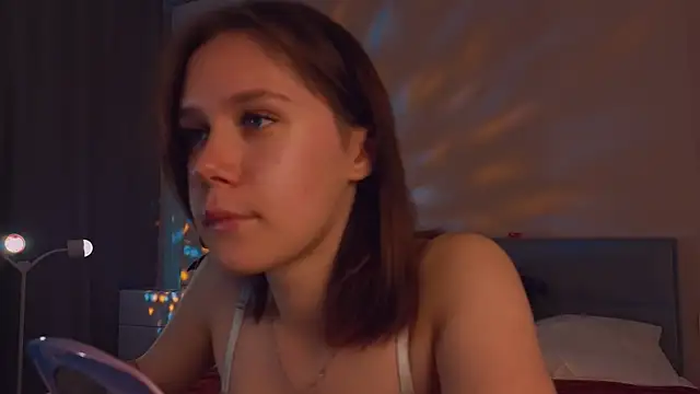 Mia Luw online show from September 24, 2025, 9:49 am