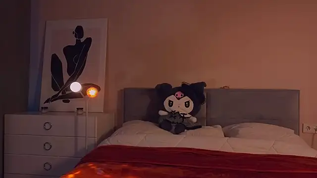 Mia Luw online show from September 18, 2025, 6:49 am