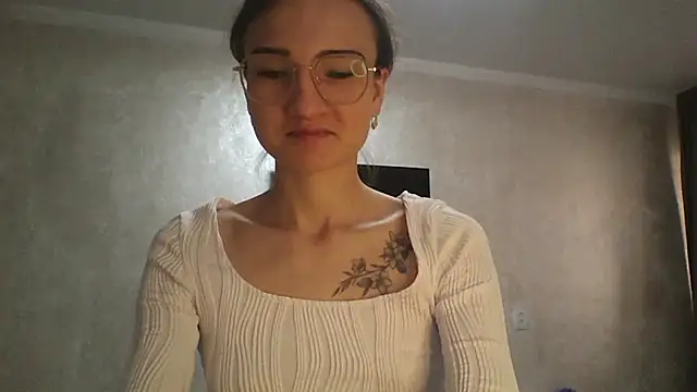 RoyalDessertt online show from October 20, 2025, 5:31 am