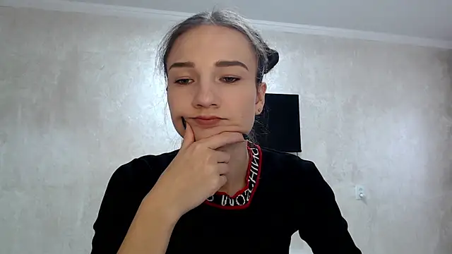 RoyalDessertt online show from November 11, 2025, 9:26 am