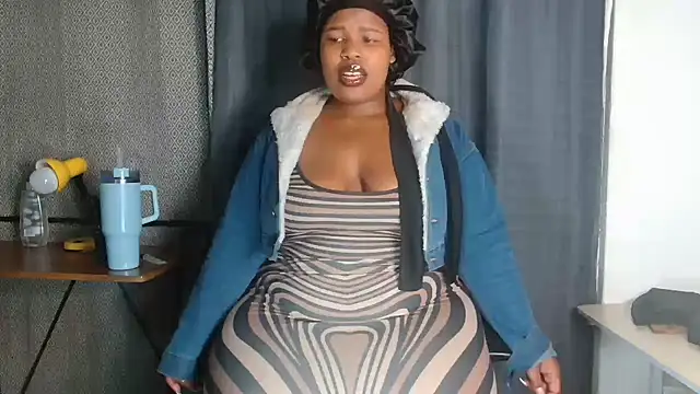 Snapshot of Cuddle_Bear chatting on July 1, 2026, 7:14 pm Cuddle Bear online show from July 1, 2026, 7:14 pm
