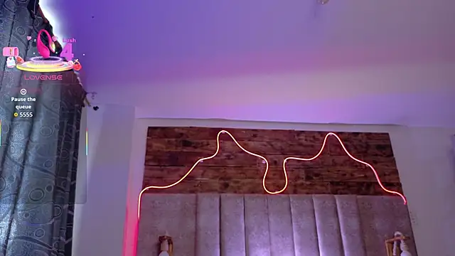 Snapshot of Alektra_bryce chatting on October 24, 2025, 7:35 pm Alektra bryce online show from October 24, 2025, 7:35 pm