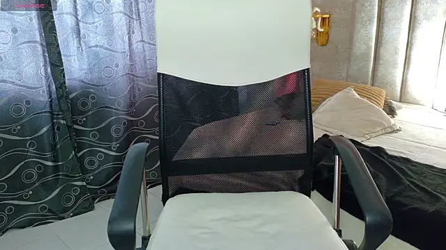 Snapshot of Alektra_bryce chatting on September 18, 2025, 8:12 pm Alektra bryce online show from September 18, 2025, 8:12 pm