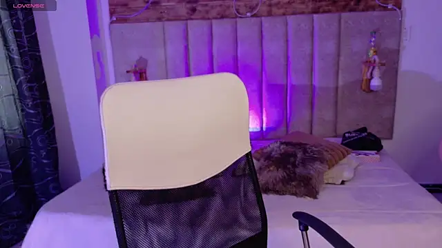 Snapshot of Alektra_bryce chatting on October 2, 2025, 7:39 pm Alektra bryce online show from October 2, 2025, 7:39 pm