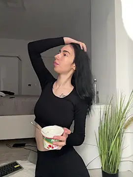 Celine Roxelle online show from January 12, 2026, 10:44 am