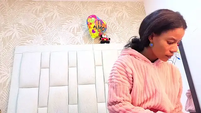 dafnnelewis online show from February 4, 2026, 11:16 am