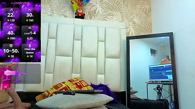 dafnnelewis online show from April 9, 2026, 11:16 am