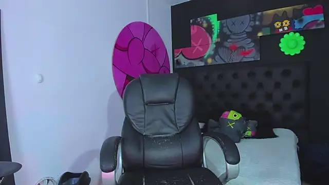 Snapshot of ISAAC_CRYSTON chatting on September 30, 2025, 7:31 pm ISAAC CRYSTON online show from September 30, 2025, 7:31 pm