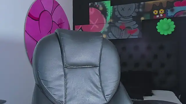 Snapshot of ISAAC_CRYSTON chatting on October 15, 2025, 8:06 pm ISAAC CRYSTON online show from October 15, 2025, 8:06 pm