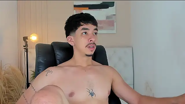 Snapshot of ISAAC_CRYSTON chatting on February 9, 2026, 9:24 pm ISAAC CRYSTON online show from February 9, 2026, 9:24 pm