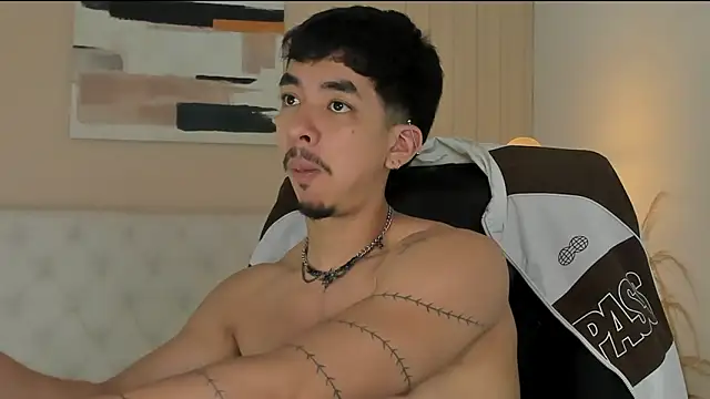 Snapshot of ISAAC_CRYSTON chatting on February 4, 2026, 8:48 pm ISAAC CRYSTON online show from February 4, 2026, 8:48 pm