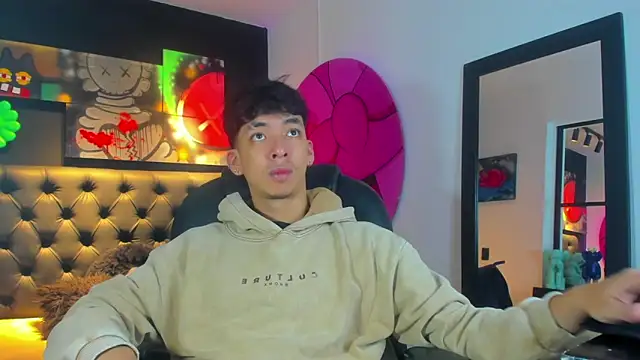 Snapshot of ISAAC_CRYSTON chatting on September 17, 2025, 8:00 pm ISAAC CRYSTON online show from September 17, 2025, 8:00 pm