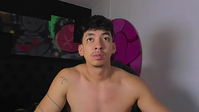 Snapshot of ISAAC_CRYSTON chatting on October 30, 2025, 7:33 pm ISAAC CRYSTON online show from October 30, 2025, 7:33 pm