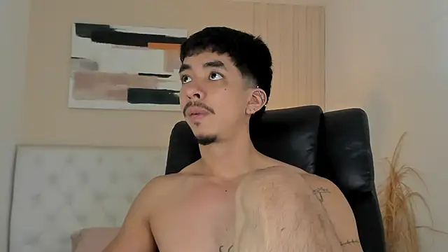 Snapshot of ISAAC_CRYSTON chatting on February 2, 2026, 9:36 pm ISAAC CRYSTON online show from February 2, 2026, 9:36 pm