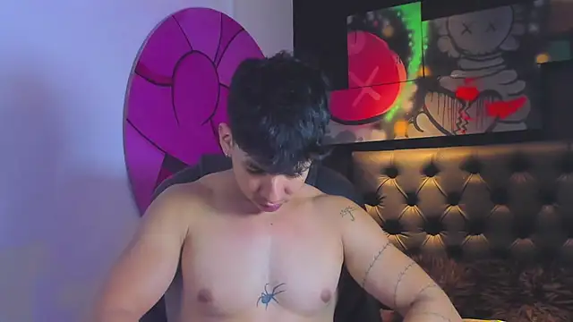 Snapshot of ISAAC_CRYSTON chatting on October 9, 2025, 7:36 pm ISAAC CRYSTON online show from October 9, 2025, 7:36 pm