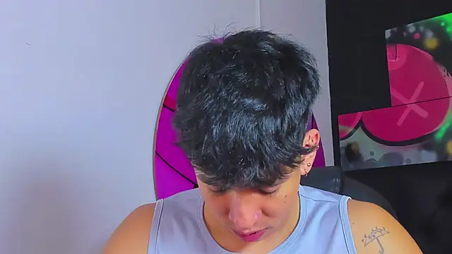 Snapshot of ISAAC_CRYSTON chatting on October 2, 2025, 7:28 pm ISAAC CRYSTON online show from October 2, 2025, 7:28 pm