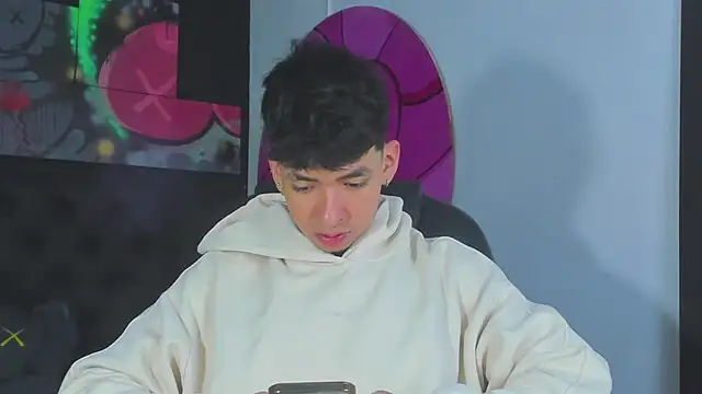 Snapshot of ISAAC_CRYSTON chatting on September 23, 2025, 8:05 pm ISAAC CRYSTON online show from September 23, 2025, 8:05 pm