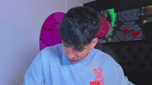 Snapshot of ISAAC_CRYSTON chatting on October 6, 2025, 7:36 pm ISAAC CRYSTON online show from October 6, 2025, 7:36 pm