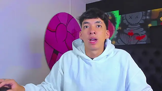 Snapshot of ISAAC_CRYSTON chatting on October 4, 2025, 8:43 pm ISAAC CRYSTON online show from October 4, 2025, 8:43 pm