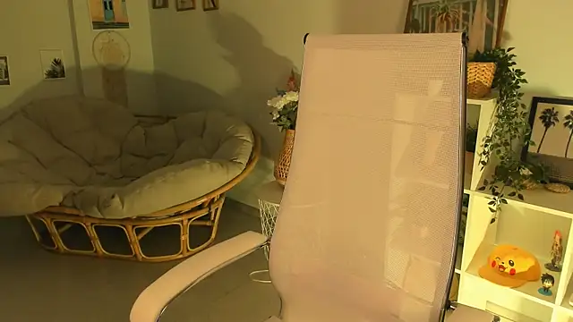 Snapshot of KiraMontoya chatting on March 23, 2025, 12:15 am KiraMontoya online show from March 23, 2025, 12:15 am