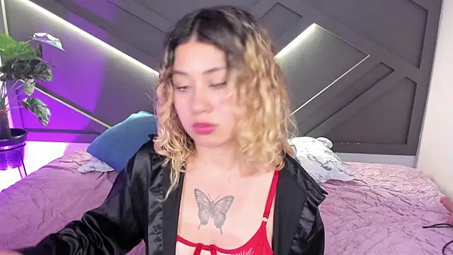 Snapshot of cloe_palmer chatting on February 15, 2025, 5:19 am cloe palmer online show from February 15, 2025, 5:19 am