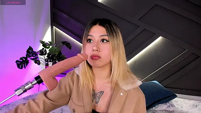 Snapshot of cloe_palmer chatting on February 21, 2025, 8:49 pm cloe palmer online show from February 21, 2025, 8:49 pm