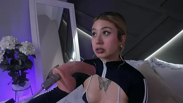 Snapshot of cloe_palmer chatting on September 22, 2025, 10:05 pm cloe palmer online show from September 22, 2025, 10:05 pm