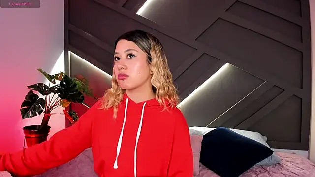 Snapshot of cloe_palmer chatting on March 4, 2025, 9:22 pm cloe palmer online show from March 4, 2025, 9:22 pm