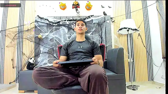 Snapshot of ANDRES_STUD chatting on October 28, 2025, 4:02 am ANDRES STUD online show from October 28, 2025, 4:02 am