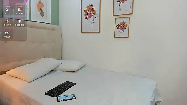 Snapshot of FelicityAdams chatting on September 23, 2025, 1:40 pm FelicityAdams online show from September 23, 2025, 1:40 pm