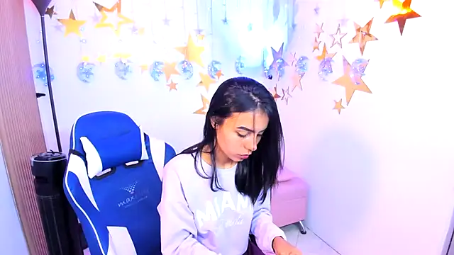 Snapshot of julieta_fn chatting on October 23, 2025, 2:05 pm julieta fn online show from October 23, 2025, 2:05 pm