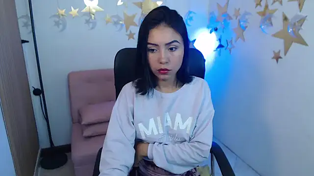 Snapshot of julieta_fn chatting on February 9, 2026, 2:37 pm julieta fn online show from February 9, 2026, 2:37 pm