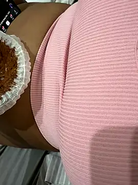 shakybabyx online show from November 9, 2025, 7:07 pm