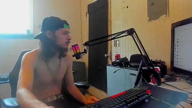 Snapshot of nuttyking2022 chatting on February 4, 2025, 6:06 pm nuttyking2022 online show from February 4, 2025, 6:06 pm