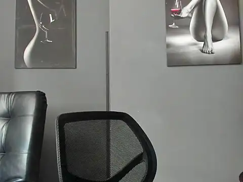 karlyjons12 online show from November 24, 2025, 5:46 pm