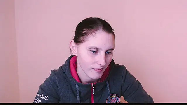 AdrianaRich  online show from February 18, 2025, 8:05 am