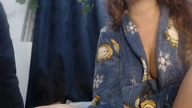 jeans and emma online show from March 21, 2025, 12:17 pm