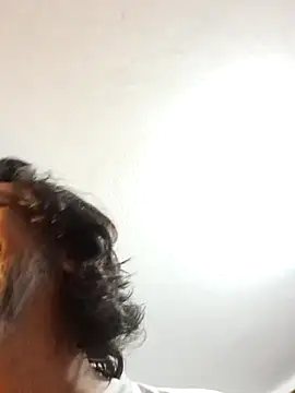 jeans and emma online show from December 15, 2025, 4:40 am