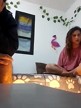 jeans and emma online show from September 29, 2025, 12:28 am