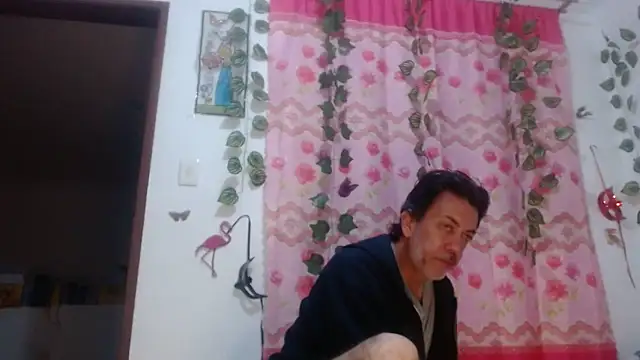 jeans and emma online show from March 9, 2025, 1:25 am