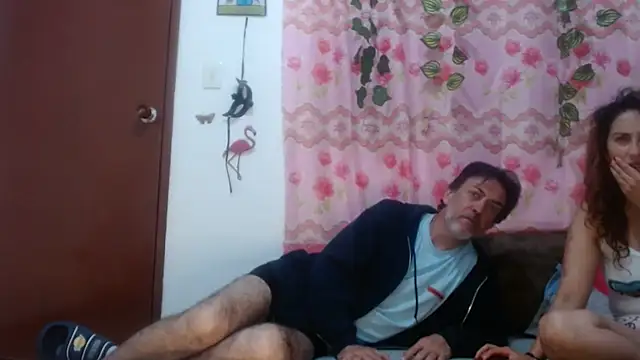 jeans and emma online show from March 15, 2025, 2:14 am