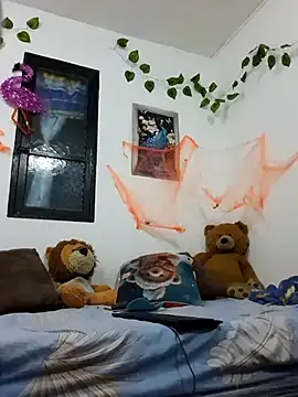 jeans and emma online show from November 2, 2025, 1:32 am