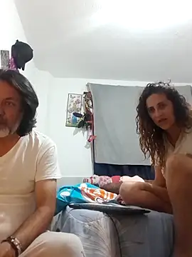 jeans and emma online show from December 20, 2025, 5:54 am