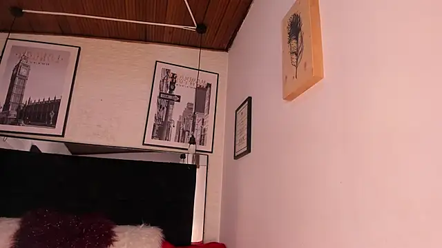 tylla  online show from December 5, 2025, 3:49 am