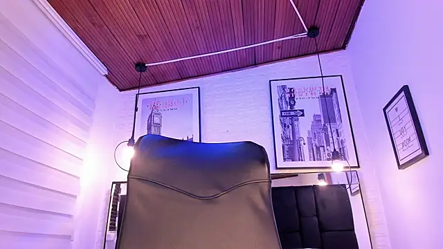 Snapshot of tylla_ chatting on October 17, 2025, 4:05 am tylla  online show from October 17, 2025, 4:05 am