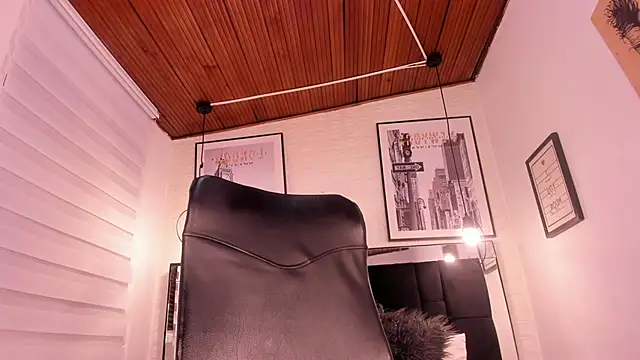 Snapshot of tylla_ chatting on September 30, 2025, 3:23 am tylla  online show from September 30, 2025, 3:23 am