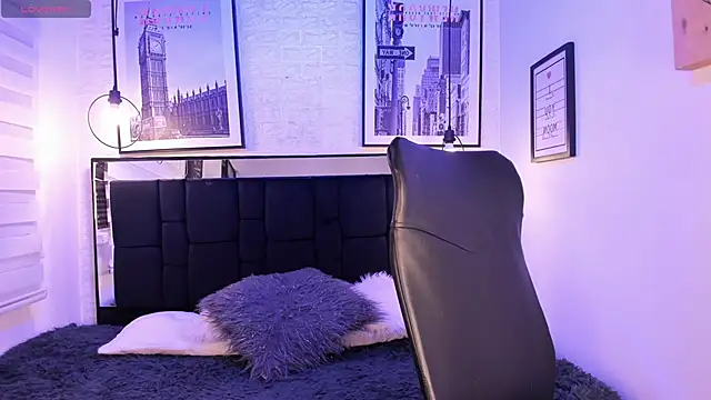 Snapshot of tylla_ chatting on October 23, 2025, 4:11 am tylla  online show from October 23, 2025, 4:11 am