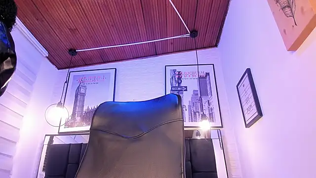 Snapshot of tylla_ chatting on October 2, 2025, 4:05 am tylla  online show from October 2, 2025, 4:05 am